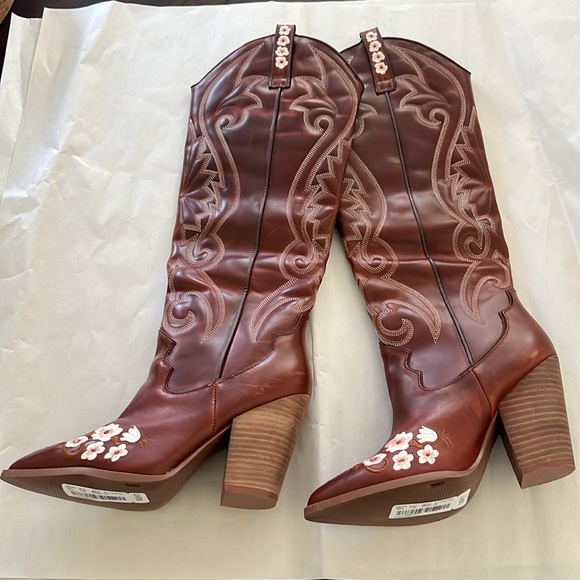 Steve Madden Lashes Leather Flower Detail Tall Western Boots - Picture 6 of 13